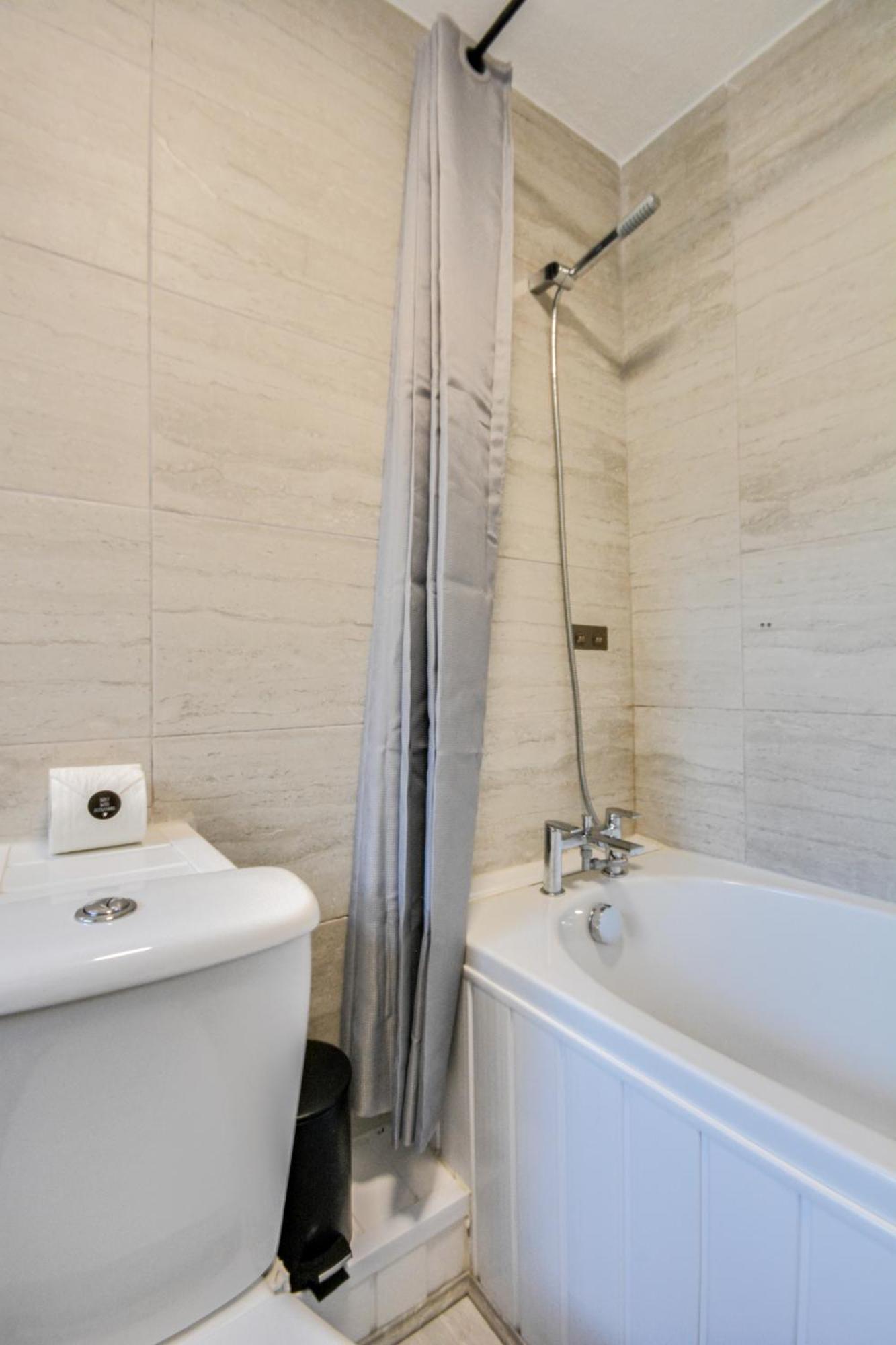 Stay With Alexandra 2 Free Parking - High Speed Free Wifi Liverpool Ngoại thất bức ảnh